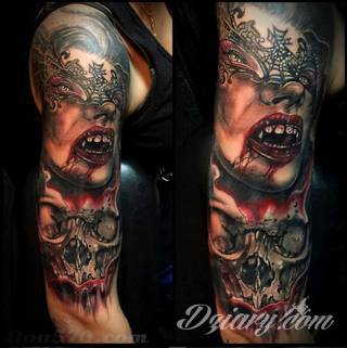 Niesamowite w swojej formie tatuaże-rękawy zajmują cała powierzchnię ramiona i przedramiona. Tworzą jednolitą zdobiącą ciało całość. Taki graficzny rękaw na skórze to tatuaż szczególnie ciekawy w przypadku aktywnych, silnych mężczyzn. 