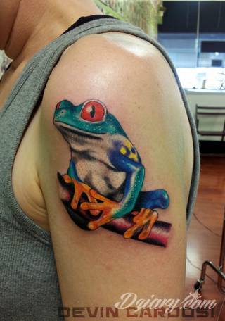 Niesamowite w swojej formie tatuaże-rękawy zajmują cała powierzchnię ramiona i przedramiona. Tworzą jednolitą zdobiącą ciało całość. Taki graficzny rękaw na skórze to tatuaż szczególnie ciekawy w przypadku aktywnych, silnych mężczyzn. 