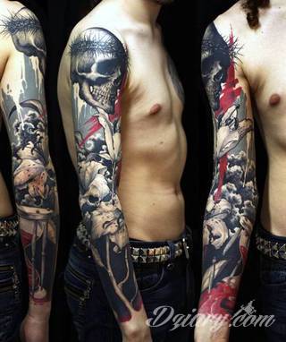 Niesamowite w swojej formie tatuaże-rękawy zajmują cała powierzchnię ramiona i przedramiona. Tworzą jednolitą zdobiącą ciało całość. Taki graficzny rękaw na skórze to tatuaż szczególnie ciekawy w przypadku aktywnych, silnych mężczyzn. 