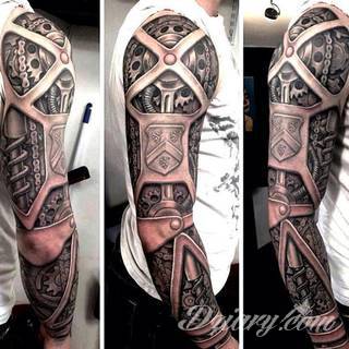 Niesamowite w swojej formie tatuaże-rękawy zajmują cała powierzchnię ramiona i przedramiona. Tworzą jednolitą zdobiącą ciało całość. Taki graficzny rękaw na skórze to tatuaż szczególnie ciekawy w przypadku aktywnych, silnych mężczyzn. 