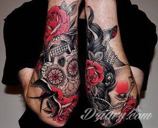 Niesamowite w swojej formie tatuaże-rękawy zajmują cała powierzchnię ramiona i przedramiona. Tworzą jednolitą zdobiącą ciało całość. Taki graficzny rękaw na skórze to tatuaż szczególnie ciekawy w przypadku aktywnych, silnych mężczyzn. 