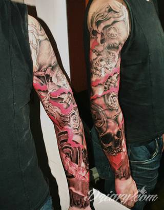 Niesamowite w swojej formie tatuaże-rękawy zajmują cała powierzchnię ramiona i przedramiona. Tworzą jednolitą zdobiącą ciało całość. Taki graficzny rękaw na skórze to tatuaż szczególnie ciekawy w przypadku aktywnych, silnych mężczyzn. 