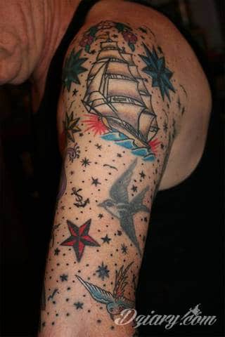 Niesamowite w swojej formie tatuaże-rękawy zajmują cała powierzchnię ramiona i przedramiona. Tworzą jednolitą zdobiącą ciało całość. Taki graficzny rękaw na skórze to tatuaż szczególnie ciekawy w przypadku aktywnych, silnych mężczyzn. 