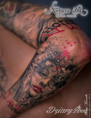 Niesamowite w swojej formie tatuaże-rękawy zajmują cała powierzchnię ramiona i przedramiona. Tworzą jednolitą zdobiącą ciało całość. Taki graficzny rękaw na skórze to tatuaż szczególnie ciekawy w przypadku aktywnych, silnych mężczyzn. 