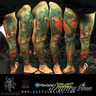 Niesamowite w swojej formie tatuaże-rękawy zajmują cała powierzchnię ramiona i przedramiona. Tworzą jednolitą zdobiącą ciało całość. Taki graficzny rękaw na skórze to tatuaż szczególnie ciekawy w przypadku aktywnych, silnych mężczyzn. 