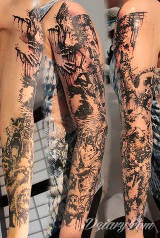 Niesamowite w swojej formie tatuaże-rękawy zajmują cała powierzchnię ramiona i przedramiona. Tworzą jednolitą zdobiącą ciało całość. Taki graficzny rękaw na skórze to tatuaż szczególnie ciekawy w przypadku aktywnych, silnych mężczyzn. 