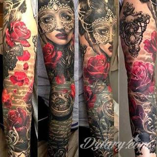 Niesamowite w swojej formie tatuaże-rękawy zajmują cała powierzchnię ramiona i przedramiona. Tworzą jednolitą zdobiącą ciało całość. Taki graficzny rękaw na skórze to tatuaż szczególnie ciekawy w przypadku aktywnych, silnych mężczyzn. 