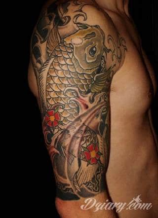 Niesamowite w swojej formie tatuaże-rękawy zajmują cała powierzchnię ramiona i przedramiona. Tworzą jednolitą zdobiącą ciało całość. Taki graficzny rękaw na skórze to tatuaż szczególnie ciekawy w przypadku aktywnych, silnych mężczyzn. 