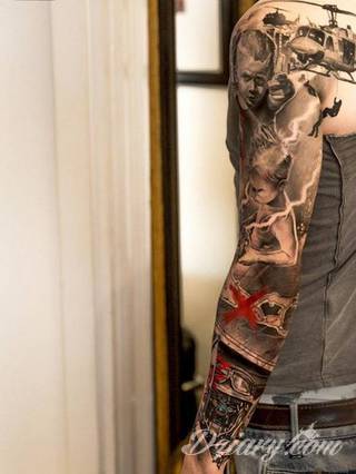 Niesamowite w swojej formie tatuaże-rękawy zajmują cała powierzchnię ramiona i przedramiona. Tworzą jednolitą zdobiącą ciało całość. Taki graficzny rękaw na skórze to tatuaż szczególnie ciekawy w przypadku aktywnych, silnych mężczyzn. 