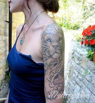 Niesamowite w swojej formie tatuaże-rękawy zajmują cała powierzchnię ramiona i przedramiona. Tworzą jednolitą zdobiącą ciało całość. Taki graficzny rękaw na skórze to tatuaż szczególnie ciekawy w przypadku aktywnych, silnych mężczyzn. 