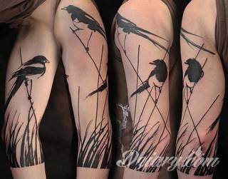 Niesamowite w swojej formie tatuaże-rękawy zajmują cała powierzchnię ramiona i przedramiona. Tworzą jednolitą zdobiącą ciało całość. Taki graficzny rękaw na skórze to tatuaż szczególnie ciekawy w przypadku aktywnych, silnych mężczyzn. 