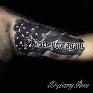 Niesamowite w swojej formie tatuaże-rękawy zajmują cała powierzchnię ramiona i przedramiona. Tworzą jednolitą zdobiącą ciało całość. Taki graficzny rękaw na skórze to tatuaż szczególnie ciekawy w przypadku aktywnych, silnych mężczyzn. 