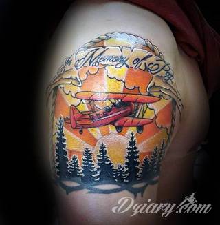 Niesamowite w swojej formie tatuaże-rękawy zajmują cała powierzchnię ramiona i przedramiona. Tworzą jednolitą zdobiącą ciało całość. Taki graficzny rękaw na skórze to tatuaż szczególnie ciekawy w przypadku aktywnych, silnych mężczyzn. 