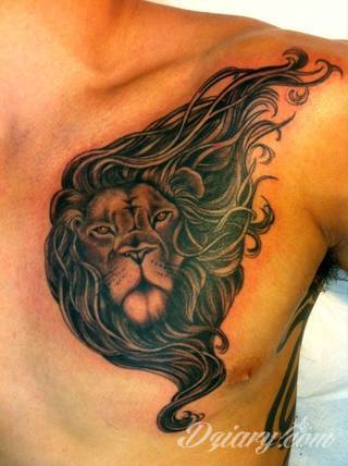 Niesamowite w swojej formie tatuaże-rękawy zajmują cała powierzchnię ramiona i przedramiona. Tworzą jednolitą zdobiącą ciało całość. Taki graficzny rękaw na skórze to tatuaż szczególnie ciekawy w przypadku aktywnych, silnych mężczyzn. 