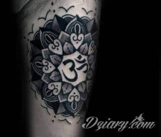 Niesamowite w swojej formie tatuaże-rękawy zajmują cała powierzchnię ramiona i przedramiona. Tworzą jednolitą zdobiącą ciało całość. Taki graficzny rękaw na skórze to tatuaż szczególnie ciekawy w przypadku aktywnych, silnych mężczyzn. 