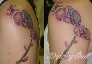 Niesamowite w swojej formie tatuaże-rękawy zajmują cała powierzchnię ramiona i przedramiona. Tworzą jednolitą zdobiącą ciało całość. Taki graficzny rękaw na skórze to tatuaż szczególnie ciekawy w przypadku aktywnych, silnych mężczyzn. 