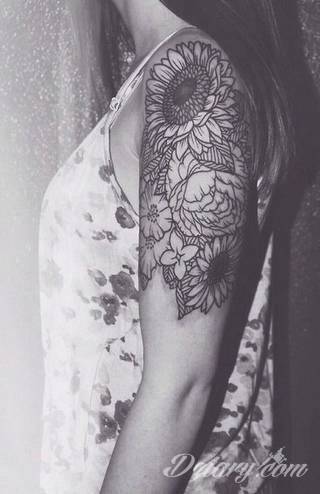 Niesamowite w swojej formie tatuaże-rękawy zajmują cała powierzchnię ramiona i przedramiona. Tworzą jednolitą zdobiącą ciało całość. Taki graficzny rękaw na skórze to tatuaż szczególnie ciekawy w przypadku aktywnych, silnych mężczyzn. 