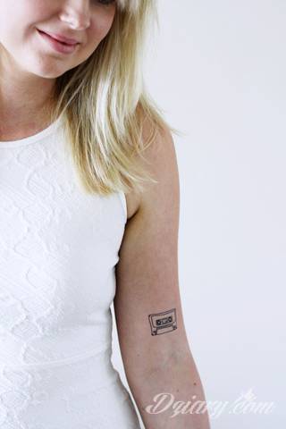 Niesamowite w swojej formie tatuaże-rękawy zajmują cała powierzchnię ramiona i przedramiona. Tworzą jednolitą zdobiącą ciało całość. Taki graficzny rękaw na skórze to tatuaż szczególnie ciekawy w przypadku aktywnych, silnych mężczyzn. 