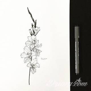 Niesamowite w swojej formie tatuaże-rękawy zajmują cała powierzchnię ramiona i przedramiona. Tworzą jednolitą zdobiącą ciało całość. Taki graficzny rękaw na skórze to tatuaż szczególnie ciekawy w przypadku aktywnych, silnych mężczyzn. 