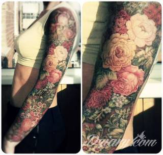 Niesamowite w swojej formie tatuaże-rękawy zajmują cała powierzchnię ramiona i przedramiona. Tworzą jednolitą zdobiącą ciało całość. Taki graficzny rękaw na skórze to tatuaż szczególnie ciekawy w przypadku aktywnych, silnych mężczyzn. 