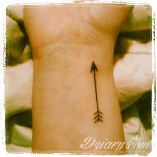 Niesamowite w swojej formie tatuaże-rękawy zajmują cała powierzchnię ramiona i przedramiona. Tworzą jednolitą zdobiącą ciało całość. Taki graficzny rękaw na skórze to tatuaż szczególnie ciekawy w przypadku aktywnych, silnych mężczyzn. 