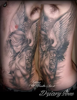 Niesamowite w swojej formie tatuaże-rękawy zajmują cała powierzchnię ramiona i przedramiona. Tworzą jednolitą zdobiącą ciało całość. Taki graficzny rękaw na skórze to tatuaż szczególnie ciekawy w przypadku aktywnych, silnych mężczyzn. 