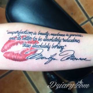 Niesamowite w swojej formie tatuaże-rękawy zajmują cała powierzchnię ramiona i przedramiona. Tworzą jednolitą zdobiącą ciało całość. Taki graficzny rękaw na skórze to tatuaż szczególnie ciekawy w przypadku aktywnych, silnych mężczyzn. 