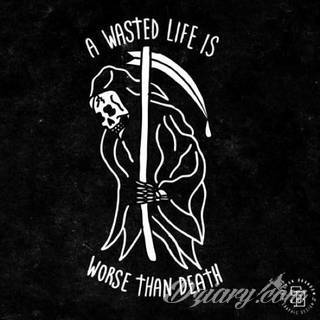 Niesamowite w swojej formie tatuaże-rękawy zajmują cała powierzchnię ramiona i przedramiona. Tworzą jednolitą zdobiącą ciało całość. Taki graficzny rękaw na skórze to tatuaż szczególnie ciekawy w przypadku aktywnych, silnych mężczyzn. 