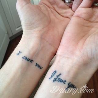 Niesamowite w swojej formie tatuaże-rękawy zajmują cała powierzchnię ramiona i przedramiona. Tworzą jednolitą zdobiącą ciało całość. Taki graficzny rękaw na skórze to tatuaż szczególnie ciekawy w przypadku aktywnych, silnych mężczyzn. 