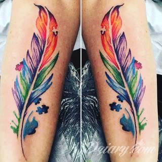 Niesamowite w swojej formie tatuaże-rękawy zajmują cała powierzchnię ramiona i przedramiona. Tworzą jednolitą zdobiącą ciało całość. Taki graficzny rękaw na skórze to tatuaż szczególnie ciekawy w przypadku aktywnych, silnych mężczyzn. 