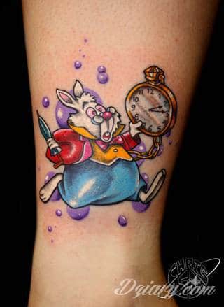 Niesamowite w swojej formie tatuaże-rękawy zajmują cała powierzchnię ramiona i przedramiona. Tworzą jednolitą zdobiącą ciało całość. Taki graficzny rękaw na skórze to tatuaż szczególnie ciekawy w przypadku aktywnych, silnych mężczyzn. 