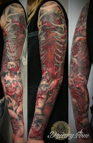 Niesamowite w swojej formie tatuaże-rękawy zajmują cała powierzchnię ramiona i przedramiona. Tworzą jednolitą zdobiącą ciało całość. Taki graficzny rękaw na skórze to tatuaż szczególnie ciekawy w przypadku aktywnych, silnych mężczyzn. 