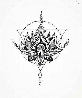 Niesamowite w swojej formie tatuaże-rękawy zajmują cała powierzchnię ramiona i przedramiona. Tworzą jednolitą zdobiącą ciało całość. Taki graficzny rękaw na skórze to tatuaż szczególnie ciekawy w przypadku aktywnych, silnych mężczyzn. 