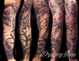 Niesamowite w swojej formie tatuaże-rękawy zajmują cała powierzchnię ramiona i przedramiona. Tworzą jednolitą zdobiącą ciało całość. Taki graficzny rękaw na skórze to tatuaż szczególnie ciekawy w przypadku aktywnych, silnych mężczyzn. 