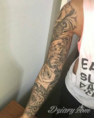 Niesamowite w swojej formie tatuaże-rękawy zajmują cała powierzchnię ramiona i przedramiona. Tworzą jednolitą zdobiącą ciało całość. Taki graficzny rękaw na skórze to tatuaż szczególnie ciekawy w przypadku aktywnych, silnych mężczyzn. 