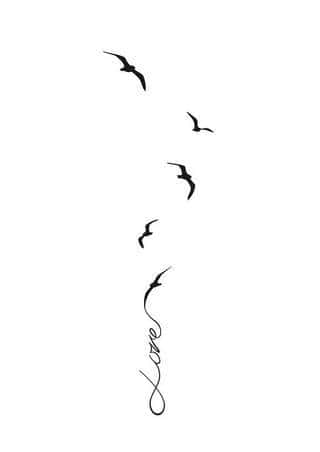 Niesamowite w swojej formie tatuaże-rękawy zajmują cała powierzchnię ramiona i przedramiona. Tworzą jednolitą zdobiącą ciało całość. Taki graficzny rękaw na skórze to tatuaż szczególnie ciekawy w przypadku aktywnych, silnych mężczyzn. 