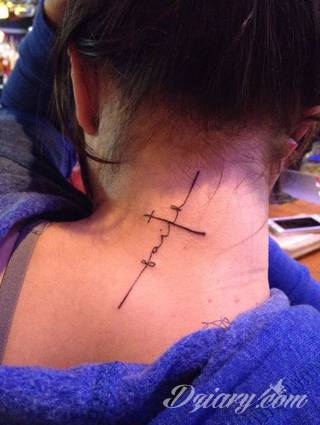 Niesamowite w swojej formie tatuaże-rękawy zajmują cała powierzchnię ramiona i przedramiona. Tworzą jednolitą zdobiącą ciało całość. Taki graficzny rękaw na skórze to tatuaż szczególnie ciekawy w przypadku aktywnych, silnych mężczyzn. 