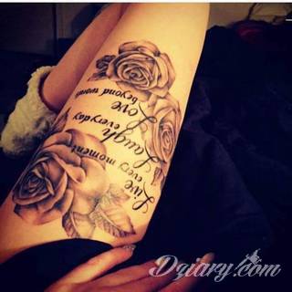 Niesamowite w swojej formie tatuaże-rękawy zajmują cała powierzchnię ramiona i przedramiona. Tworzą jednolitą zdobiącą ciało całość. Taki graficzny rękaw na skórze to tatuaż szczególnie ciekawy w przypadku aktywnych, silnych mężczyzn. 