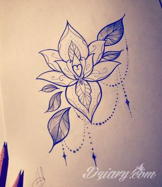 Niesamowite w swojej formie tatuaże-rękawy zajmują cała powierzchnię ramiona i przedramiona. Tworzą jednolitą zdobiącą ciało całość. Taki graficzny rękaw na skórze to tatuaż szczególnie ciekawy w przypadku aktywnych, silnych mężczyzn. 