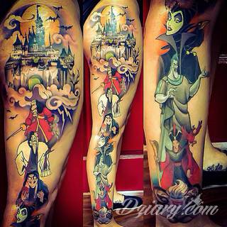 Niesamowite w swojej formie tatuaże-rękawy zajmują cała powierzchnię ramiona i przedramiona. Tworzą jednolitą zdobiącą ciało całość. Taki graficzny rękaw na skórze to tatuaż szczególnie ciekawy w przypadku aktywnych, silnych mężczyzn. 