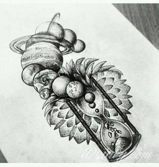 Niesamowite w swojej formie tatuaże-rękawy zajmują cała powierzchnię ramiona i przedramiona. Tworzą jednolitą zdobiącą ciało całość. Taki graficzny rękaw na skórze to tatuaż szczególnie ciekawy w przypadku aktywnych, silnych mężczyzn. 