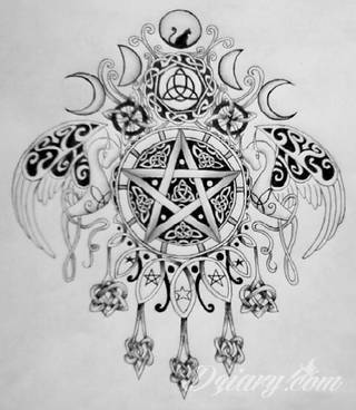 Niesamowite w swojej formie tatuaże-rękawy zajmują cała powierzchnię ramiona i przedramiona. Tworzą jednolitą zdobiącą ciało całość. Taki graficzny rękaw na skórze to tatuaż szczególnie ciekawy w przypadku aktywnych, silnych mężczyzn. 