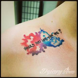 Niesamowite w swojej formie tatuaże-rękawy zajmują cała powierzchnię ramiona i przedramiona. Tworzą jednolitą zdobiącą ciało całość. Taki graficzny rękaw na skórze to tatuaż szczególnie ciekawy w przypadku aktywnych, silnych mężczyzn. 