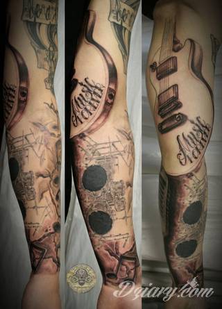 Niesamowite w swojej formie tatuaże-rękawy zajmują cała powierzchnię ramiona i przedramiona. Tworzą jednolitą zdobiącą ciało całość. Taki graficzny rękaw na skórze to tatuaż szczególnie ciekawy w przypadku aktywnych, silnych mężczyzn. 