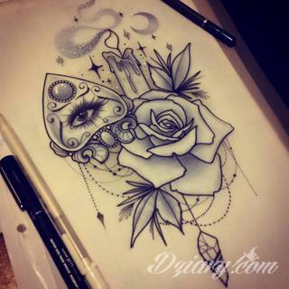 Niesamowite w swojej formie tatuaże-rękawy zajmują cała powierzchnię ramiona i przedramiona. Tworzą jednolitą zdobiącą ciało całość. Taki graficzny rękaw na skórze to tatuaż szczególnie ciekawy w przypadku aktywnych, silnych mężczyzn. 