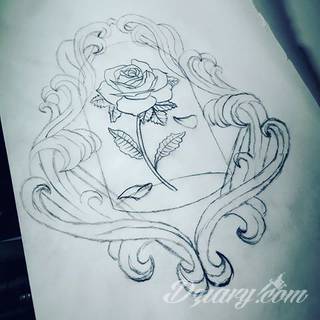 Niesamowite w swojej formie tatuaże-rękawy zajmują cała powierzchnię ramiona i przedramiona. Tworzą jednolitą zdobiącą ciało całość. Taki graficzny rękaw na skórze to tatuaż szczególnie ciekawy w przypadku aktywnych, silnych mężczyzn. 