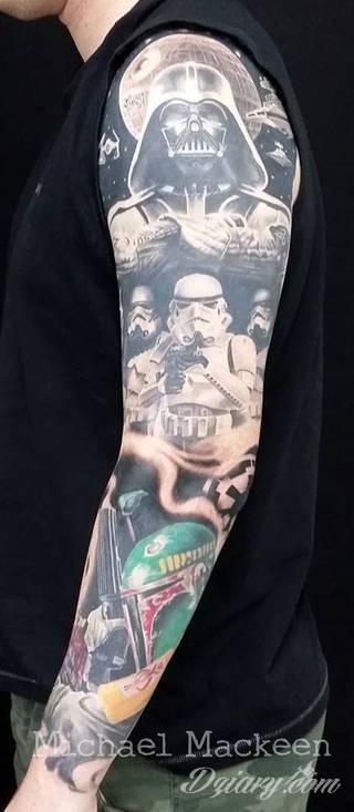 Niesamowite w swojej formie tatuaże-rękawy zajmują cała powierzchnię ramiona i przedramiona. Tworzą jednolitą zdobiącą ciało całość. Taki graficzny rękaw na skórze to tatuaż szczególnie ciekawy w przypadku aktywnych, silnych mężczyzn. 