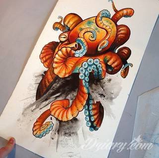 Niesamowite w swojej formie tatuaże-rękawy zajmują cała powierzchnię ramiona i przedramiona. Tworzą jednolitą zdobiącą ciało całość. Taki graficzny rękaw na skórze to tatuaż szczególnie ciekawy w przypadku aktywnych, silnych mężczyzn. 