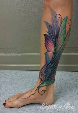 Niesamowite w swojej formie tatuaże-rękawy zajmują cała powierzchnię ramiona i przedramiona. Tworzą jednolitą zdobiącą ciało całość. Taki graficzny rękaw na skórze to tatuaż szczególnie ciekawy w przypadku aktywnych, silnych mężczyzn. 