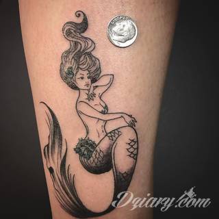 Niesamowite w swojej formie tatuaże-rękawy zajmują cała powierzchnię ramiona i przedramiona. Tworzą jednolitą zdobiącą ciało całość. Taki graficzny rękaw na skórze to tatuaż szczególnie ciekawy w przypadku aktywnych, silnych mężczyzn. 